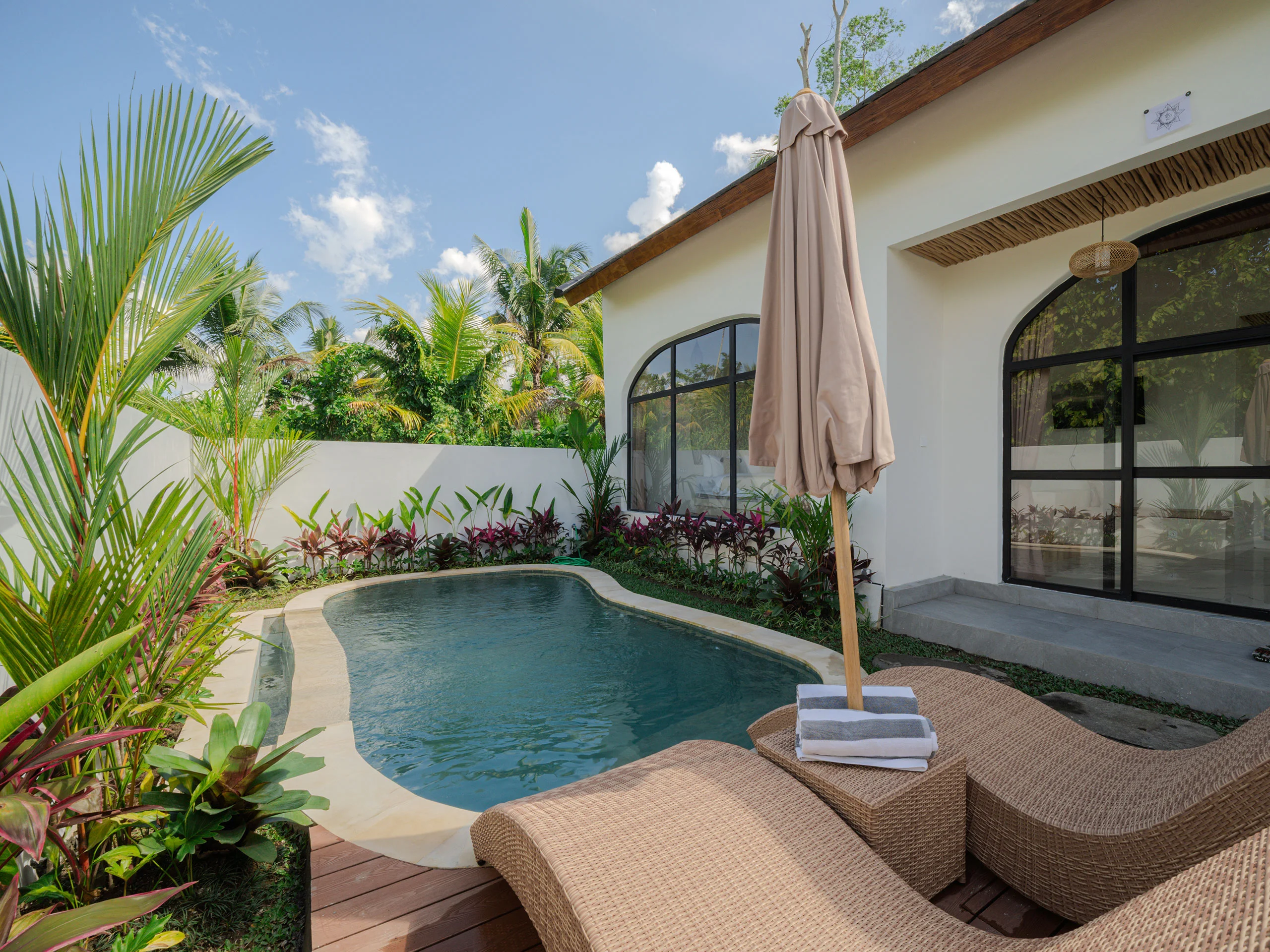 1-casamahesa-1bed-garden-pool-23072026