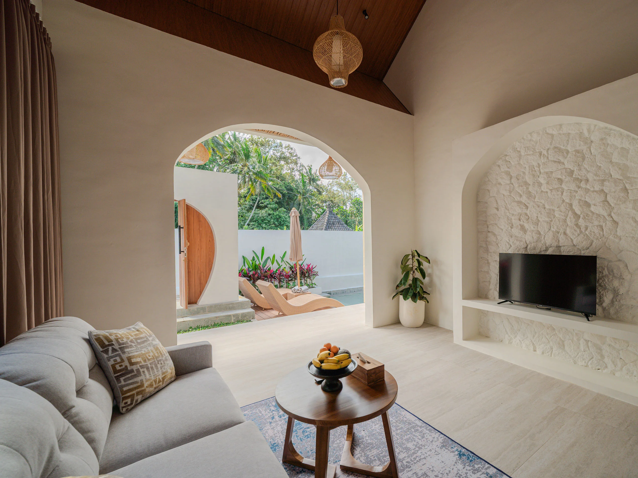 6-casamahesa-1bed-garden-livingroom-23072026